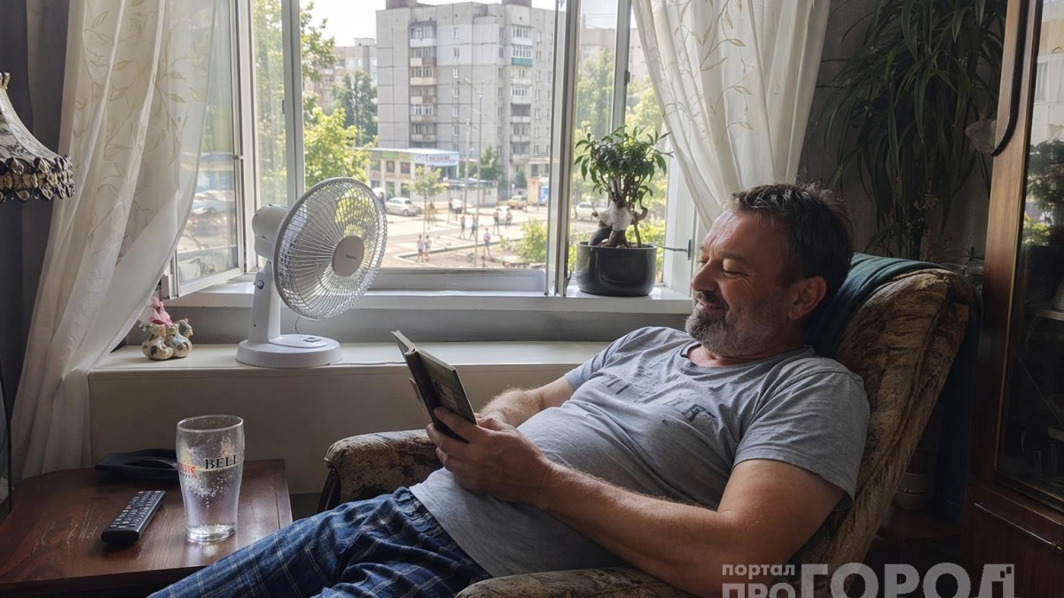 Беру мусорный пакет — и вентилятор дует свежестью: в комнате прохлада, как после грозы