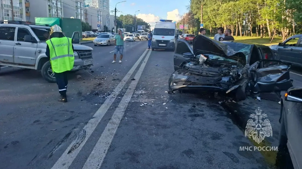 Три легковые машины столкнулись на проспекте Гагарина в Нижнем Новгороде