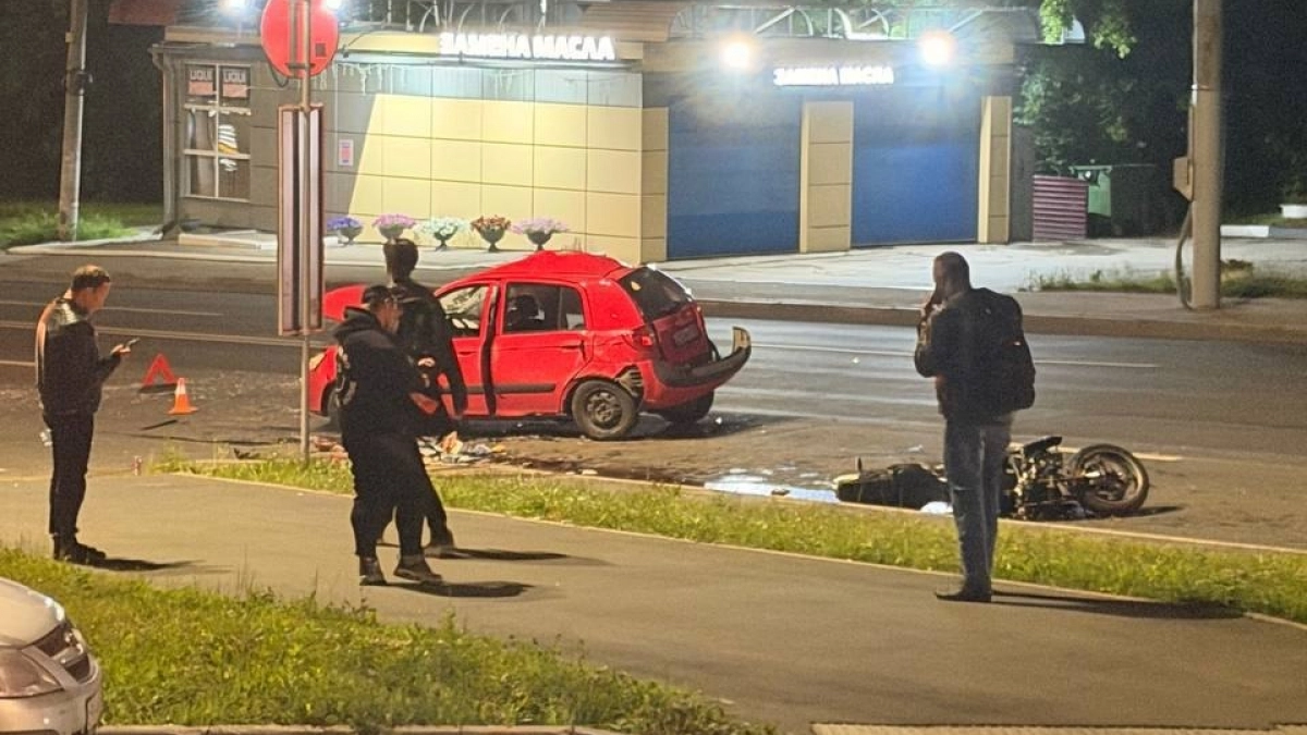 Два человека пострадали в ДТП с участием мотоцикла и легковушки в Нижнем Новгороде