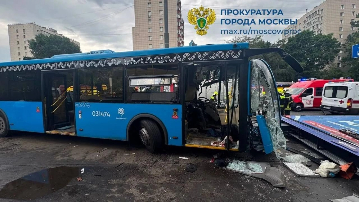 25 человек пострадали в аварии с нижегородской ГАЗелью и пассажирским автобусом в Москве