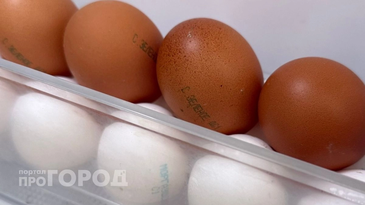 Белые или коричневые яйца: какие брать, чтобы не переплачивать и получить пользу