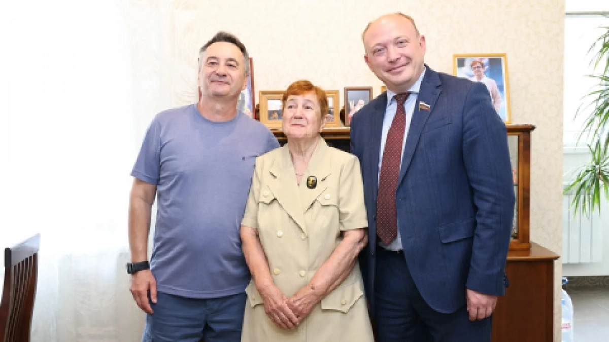 Максим Ребров поздравил с 90-летием ветерана телевидения Галину Кутик