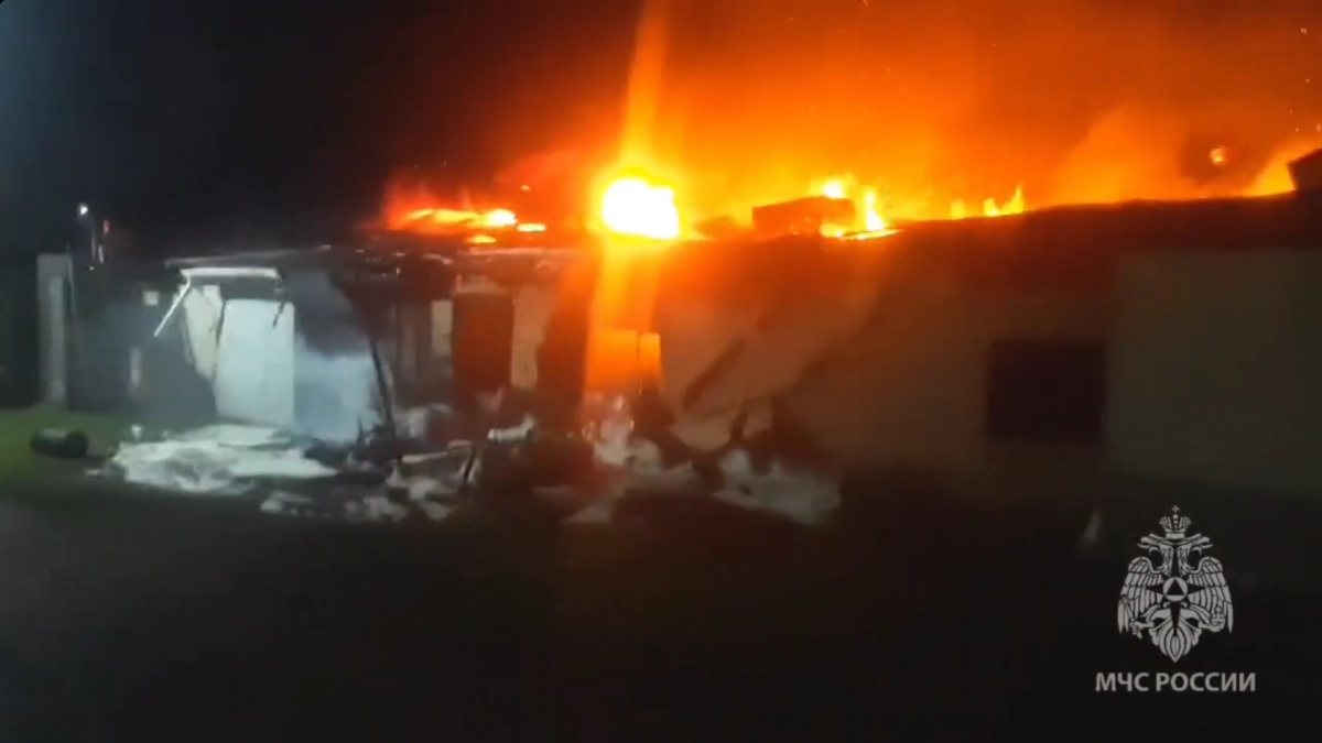 Масштабный пожар в полу-жилом доме в Сергаче унес жизнь мужчины