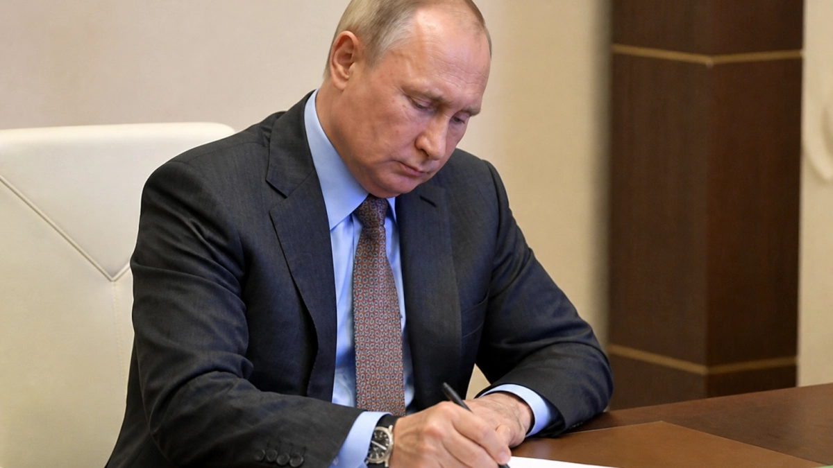 Путин поручил расширить поддержку учителей Нижегородской области и ввести наставничество