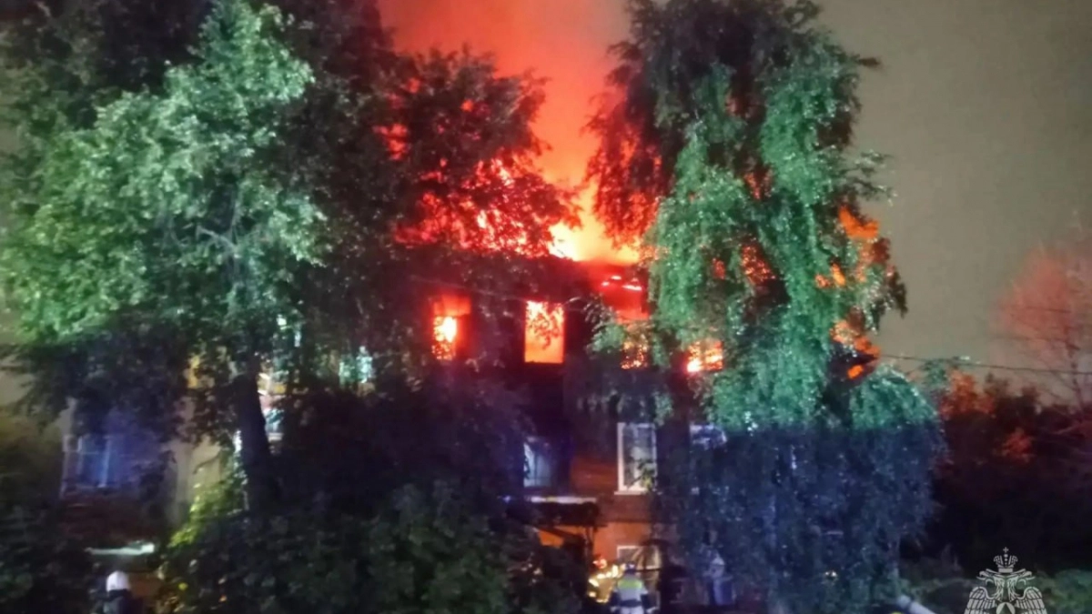 Женщина погибла в пожаре на 200 квадратов в Нижнем Новгороде