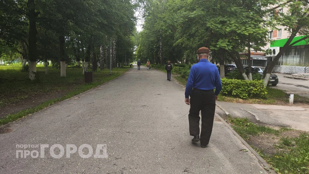 Доход не отберут, а кошелек пополнится: работающим пенсионерам раскрыли 3 секрета, как не терять выплаты