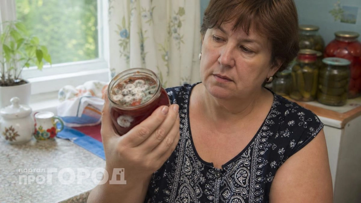 Немедленно закройте банку: почему нельзя просто снять плесень с варенья