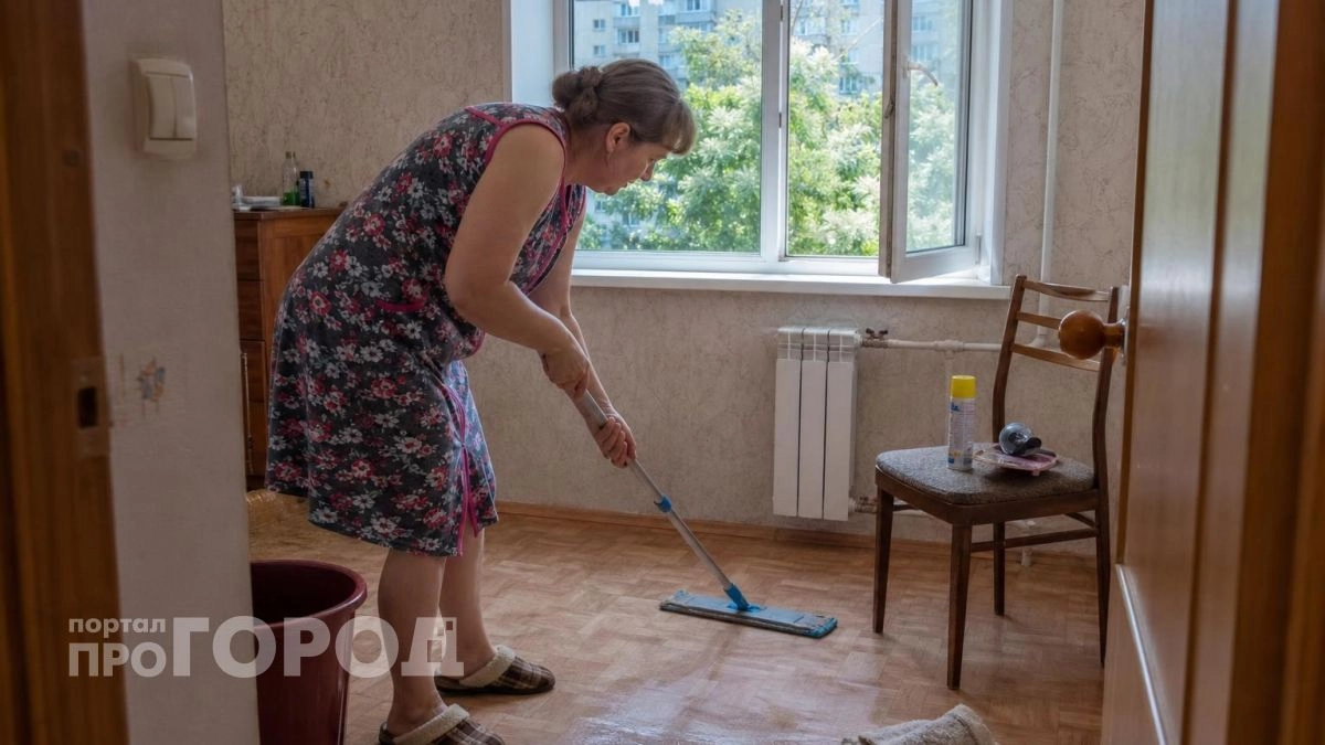 Ложка этого копеечного средства на ведро и полы можно не мыть неделями