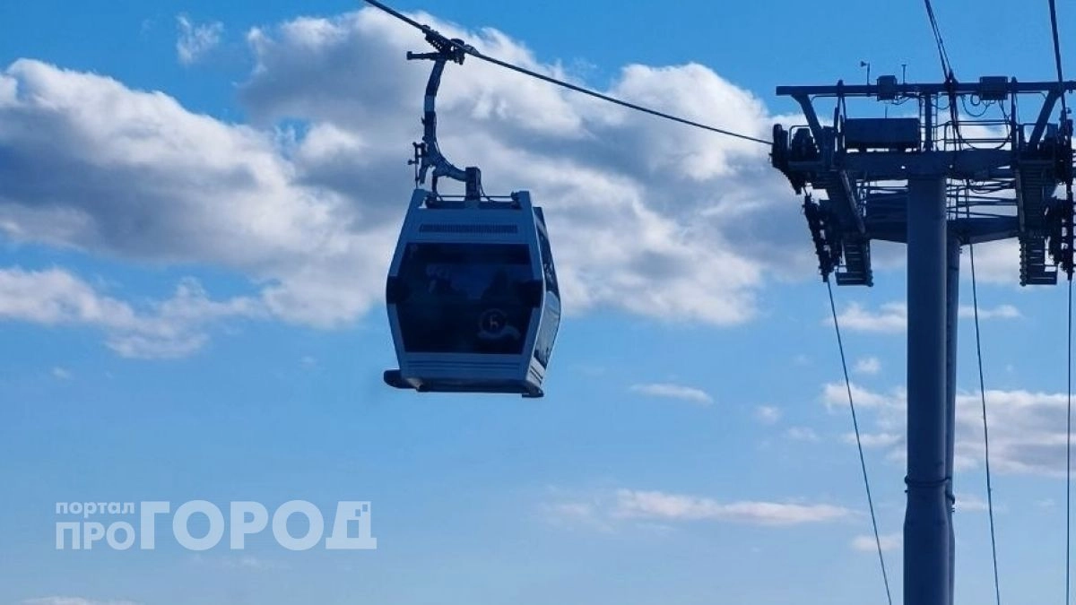 На Заречном бульваре начали установку первых опор для будущей канатной дороги 