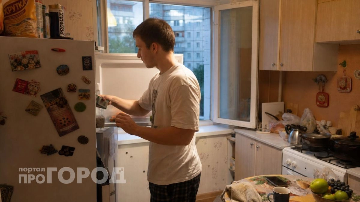 Кладу жвачку в морозилку и поливаю ее уксусом: рабочий способ очистить подошву утюга от любого пригара