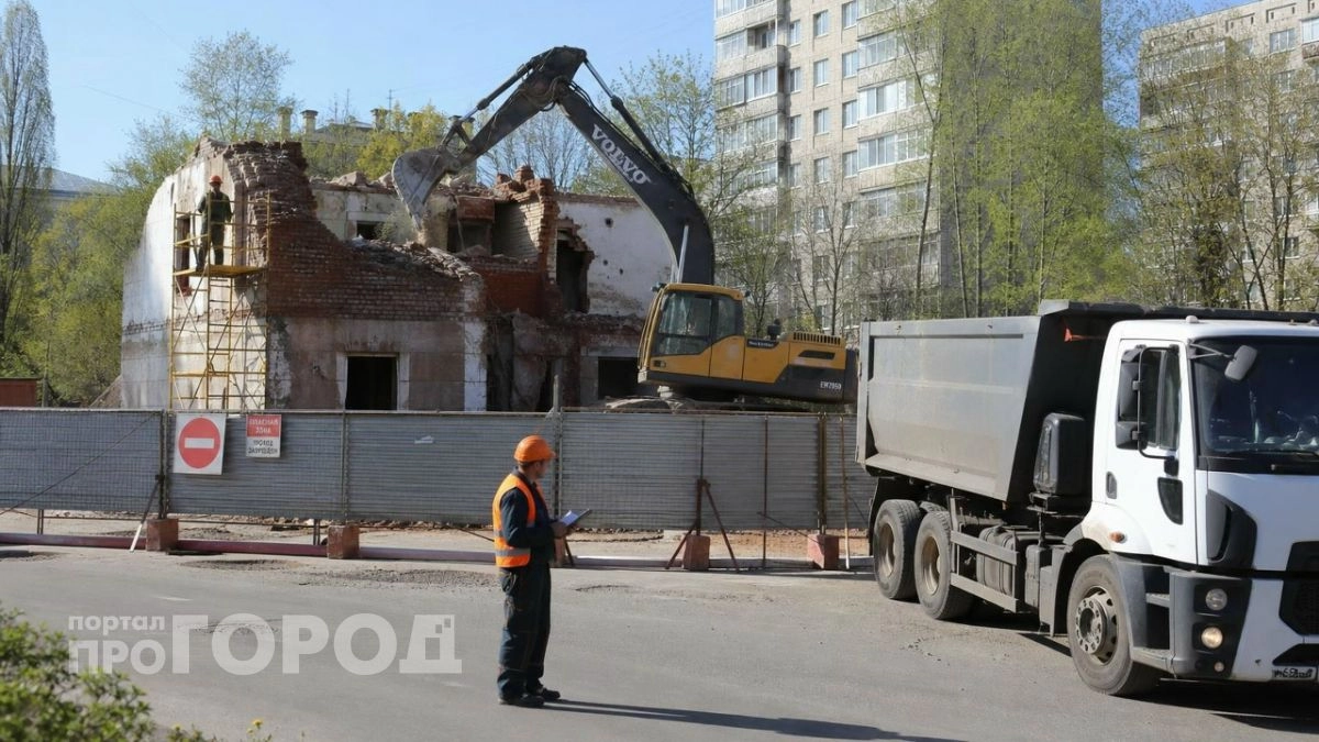 На месте бывшего кинотеатра Россия в Нижнем Новгороде построят 25-этажный дом и крытый каток