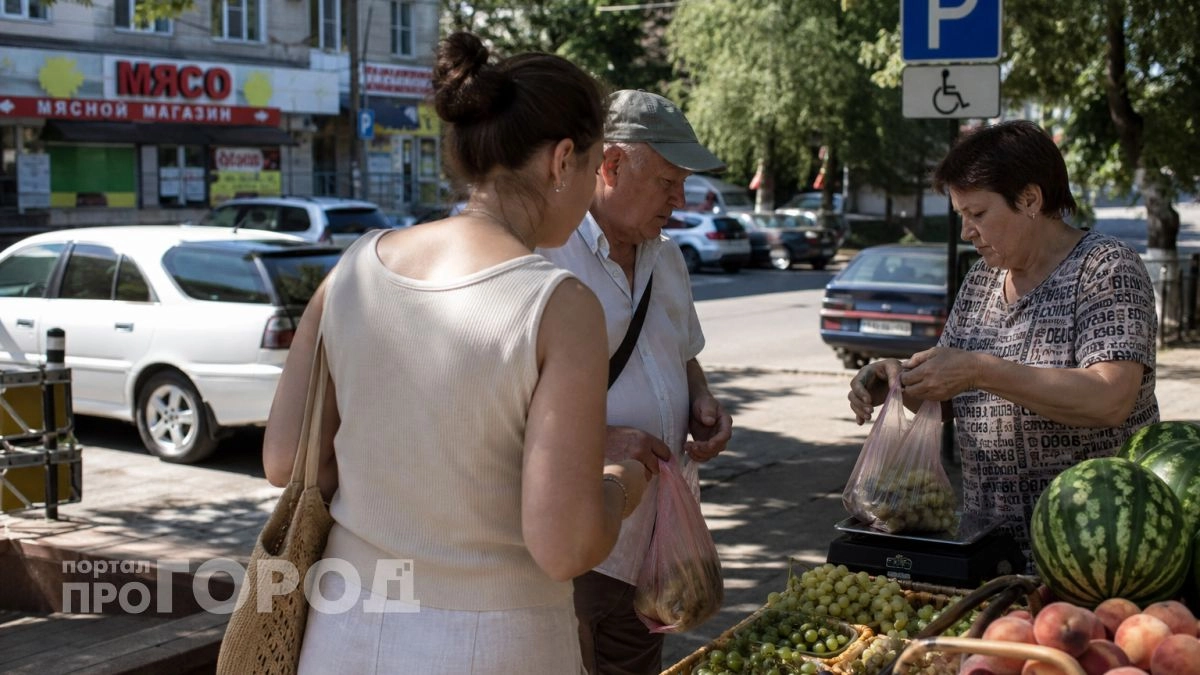 Перестаньте тратить деньги на дорогую косметику: этот простой летний фрукт заменяет любой крем для лица
