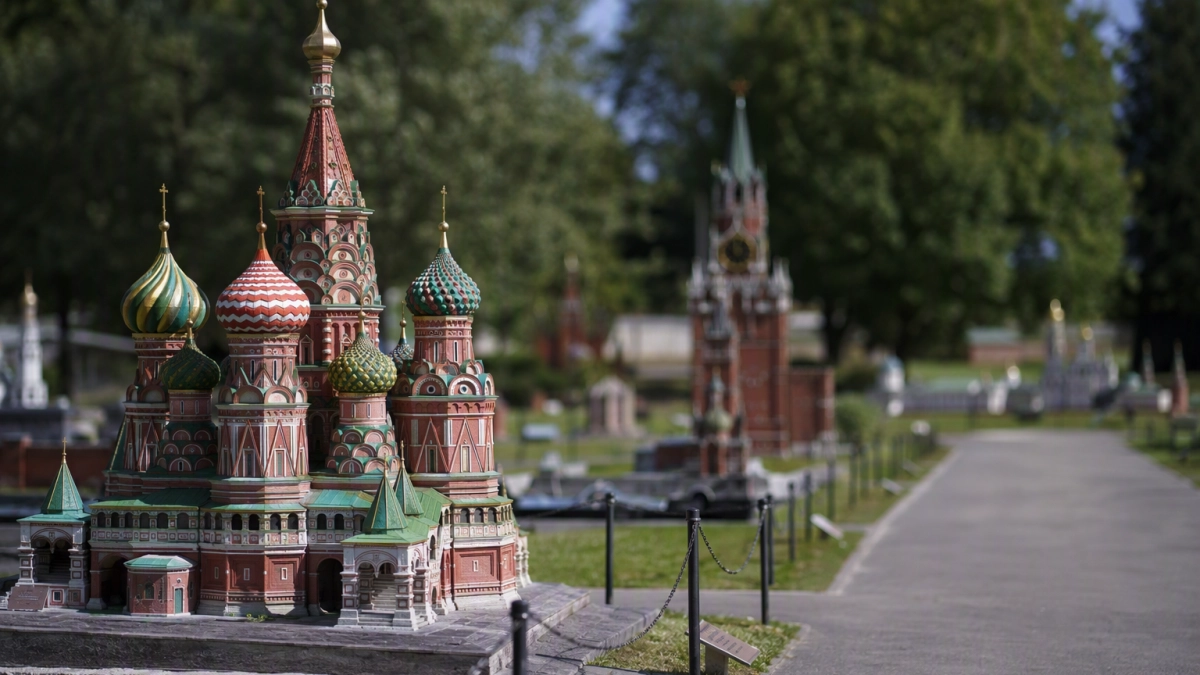 На Бору временно закроют парк «Россия в миниатюре» после падения турпотока