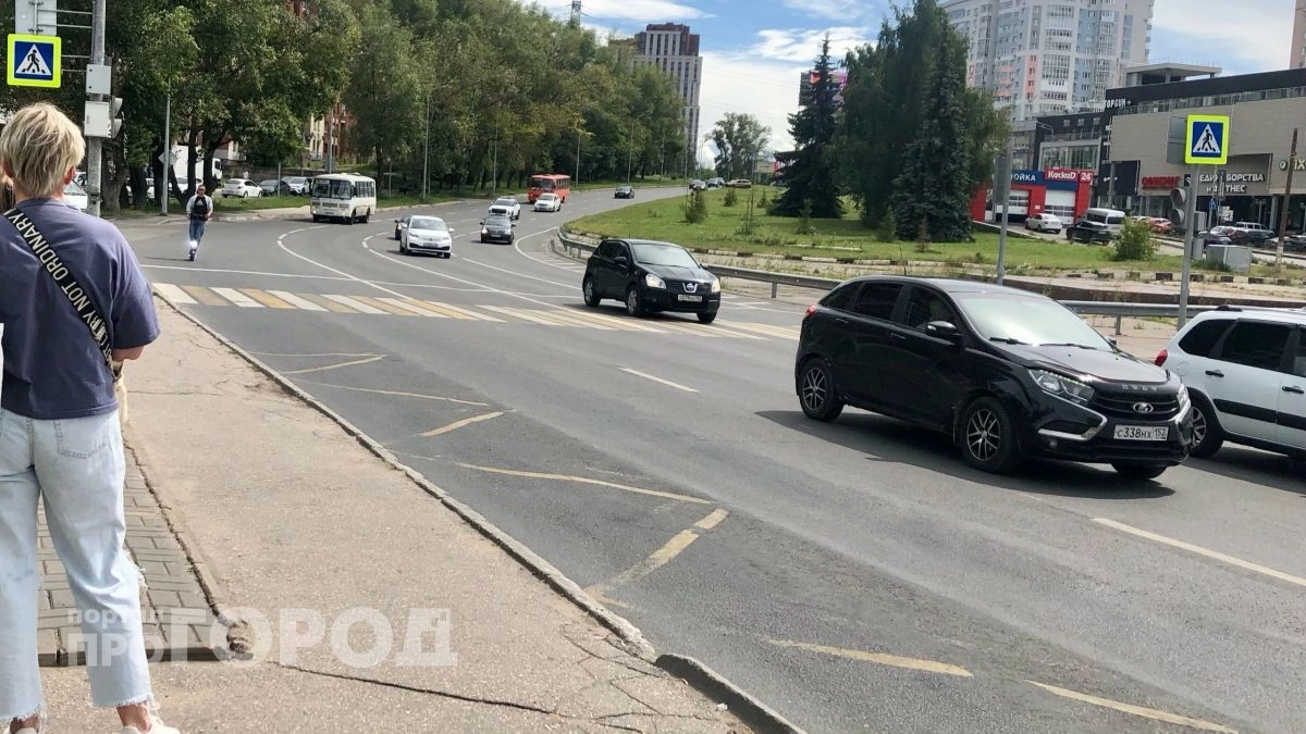 В Нижнем Новгороде камера на "выделенке" штрафует водителей за выезд из двора