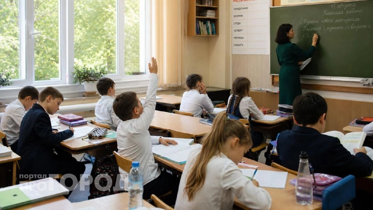 Школьники танцуют от счастья, учителя схватились за голову: названы точные даты каникул в 2026 году