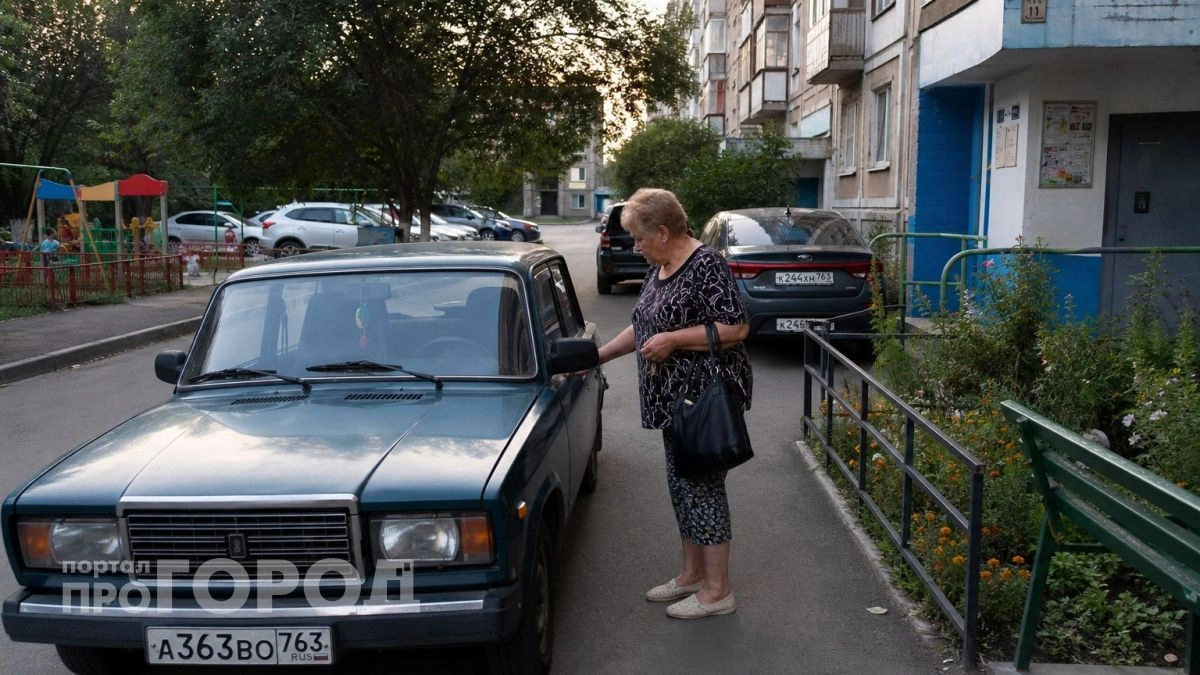 Десять лет бабушка возила внуков по кружкам: а после продажи машины родня перестала ей звонить каждый день