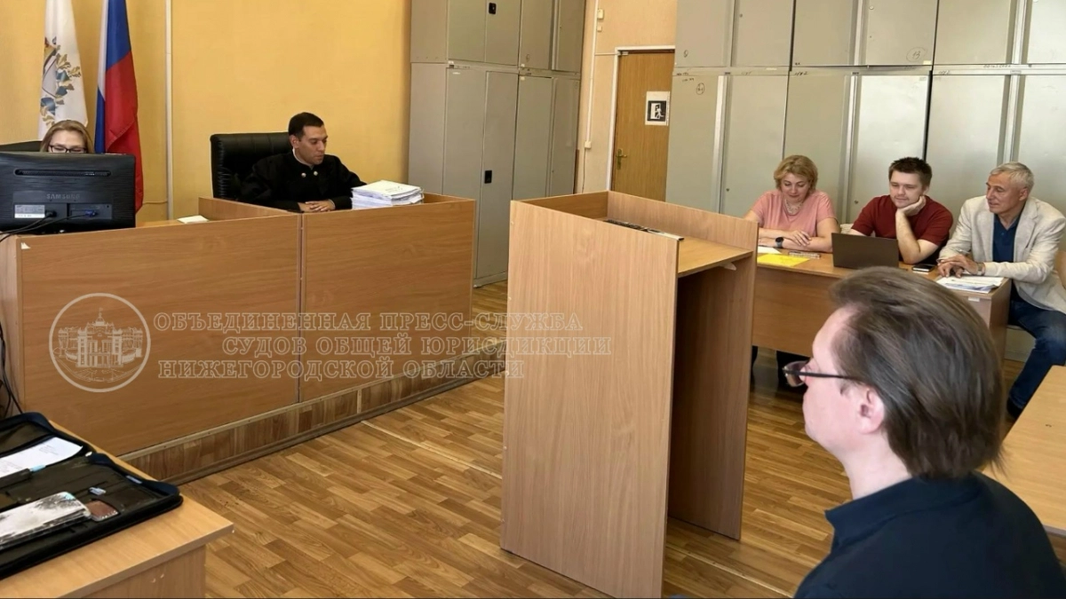 Суд в Нижнем Новгороде назначил экс-депутату 280 часов обязательных работ за угрозу убийством у ТЦ "Небо" 