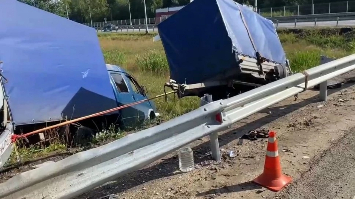 Два человека пострадали при наезде ГАЗели на ограждение в Арзамасском районе