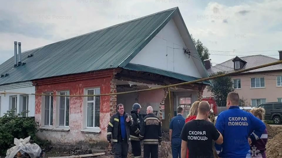 Обрушение дома, дорожный затор и новые инвестпроекты: главные новости за 17 августа