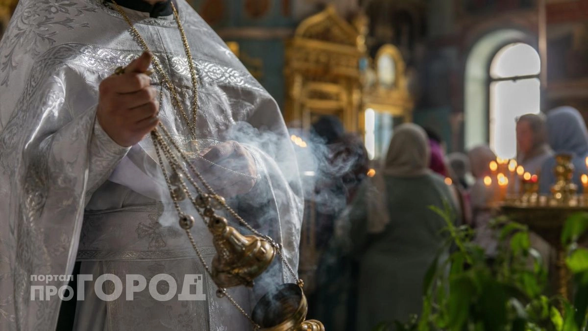 Можно ли молиться об усопшем в день рождения: священник объяснил, что нужно делать в этот день