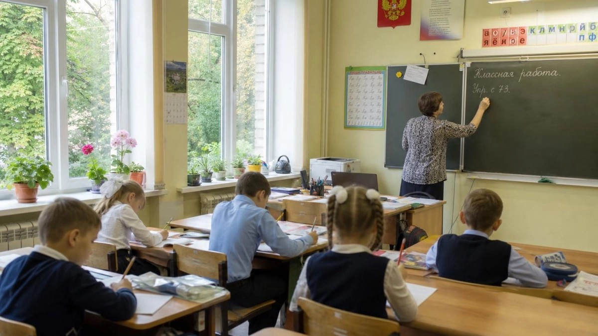 Школьникам назвали даты осенних каникул: родители уже планируют поездки на эти дни