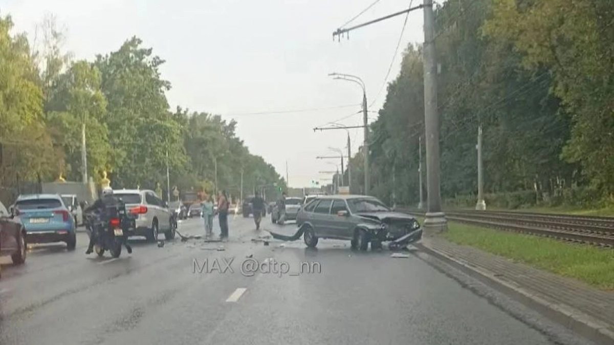 Четыре автомобиля столкнулись на проспекте Гагарина в Нижнем Новгороде