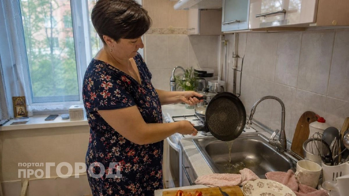 Перестаньте сливать остатки масла в раковину: как правильно утилизировать жир чтобы не засорить трубы