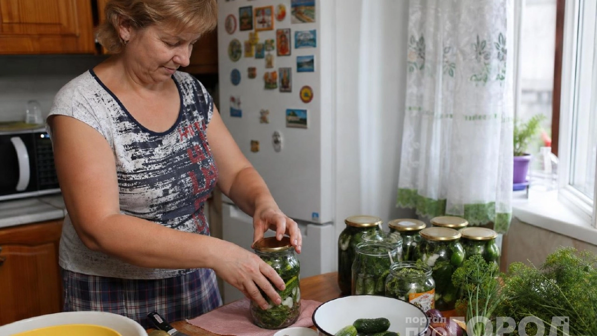 Кручу огуречную "Семёниху" по 30 банок - и все мало: простой рецепт обалденных огурцов с хрустом и кислинкой
