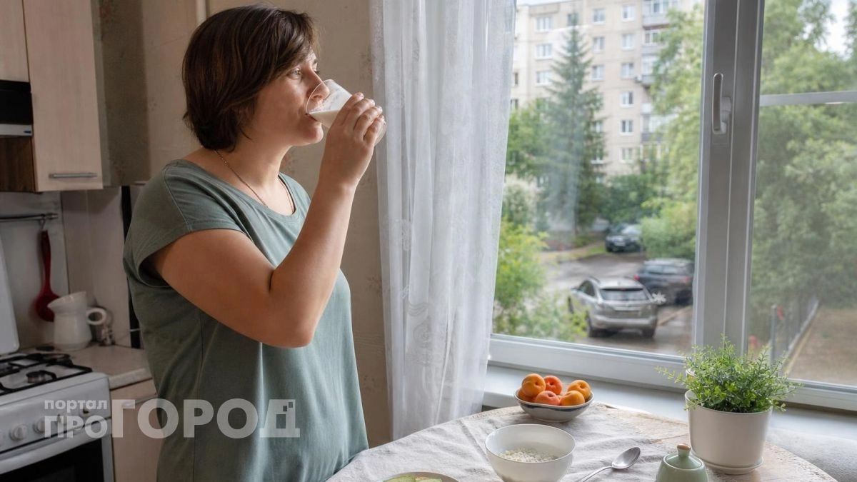 Не кофе и не чай: этот популярный напиток по утрам улучшает кожу и радует кишечник