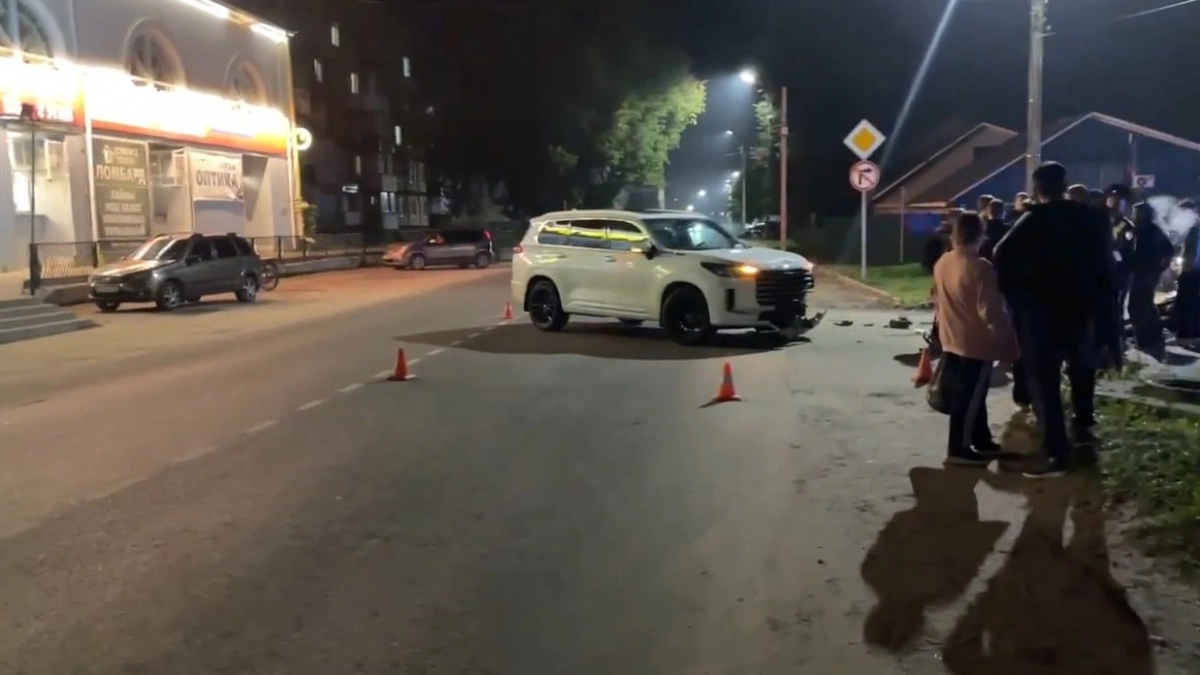В Навашине автомобиль сбил 17-летнего мотоциклиста
