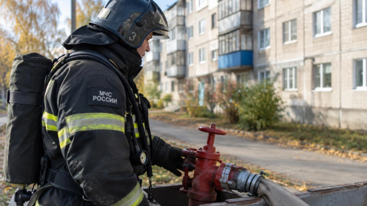 При пожаре в доме в Пильне погибли двое, 36 жильцов эвакуировались