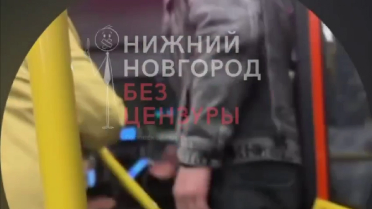 Водитель прибавил музыку и поехал дальше после падения школьника из автобуса в Сормовском районе