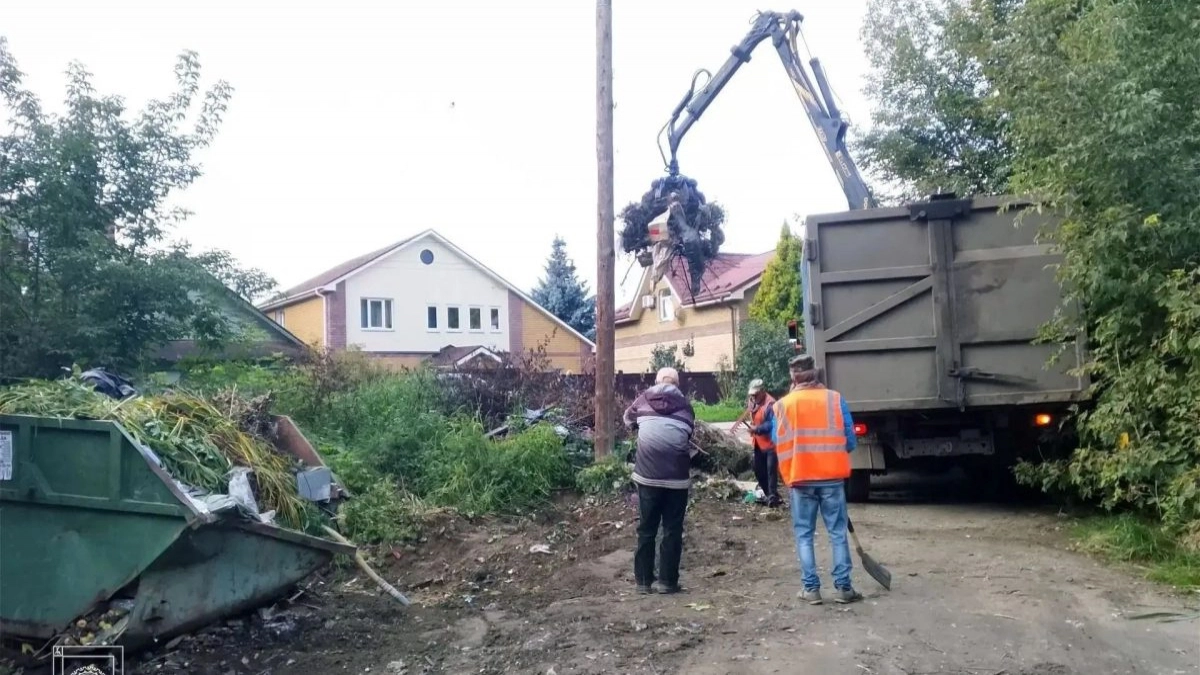 Сотни тонн скопившегося мусора за несколько дней вывезли в городе Бор