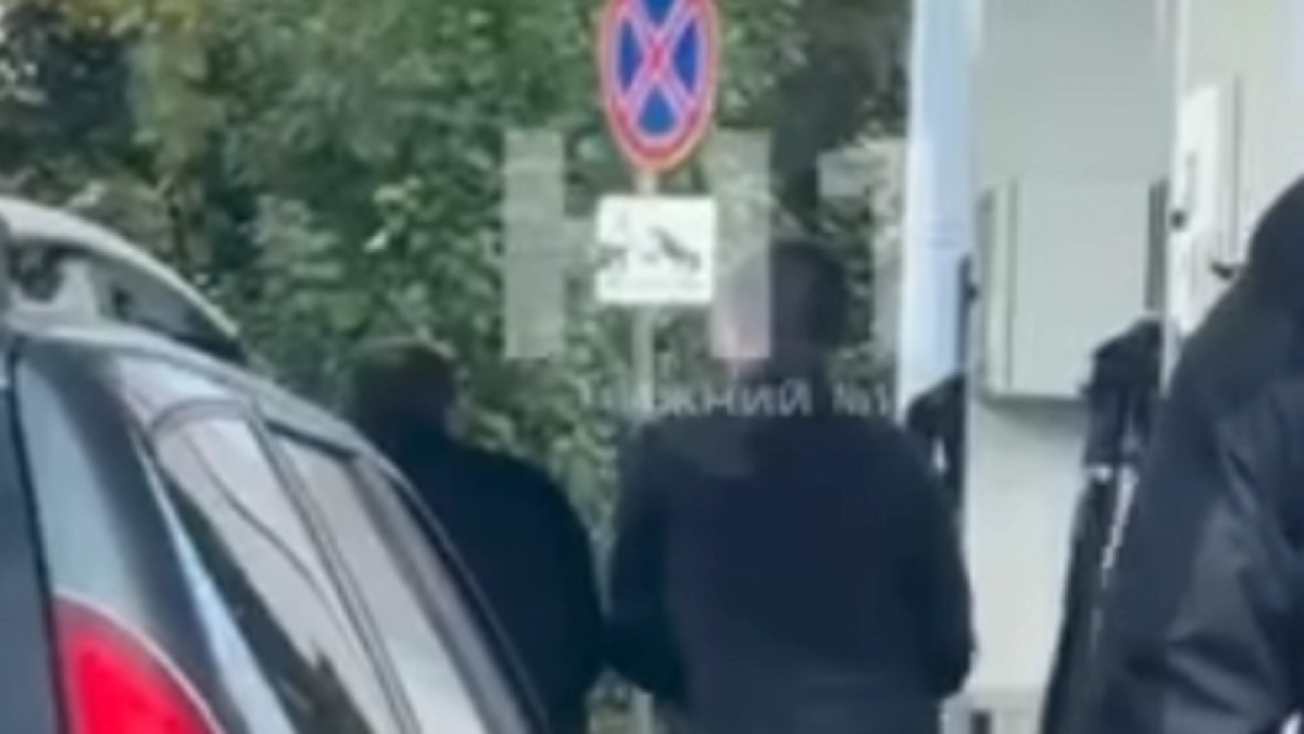 В Канавинском районе водители устроили драку прямо на заправке