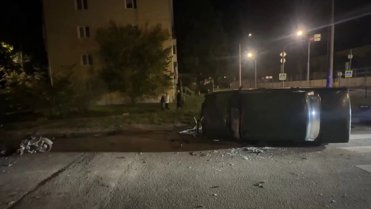 В Сормовском районе подросток на "семерке" сбил велосипедиста и вместе с ним угодил в больницу