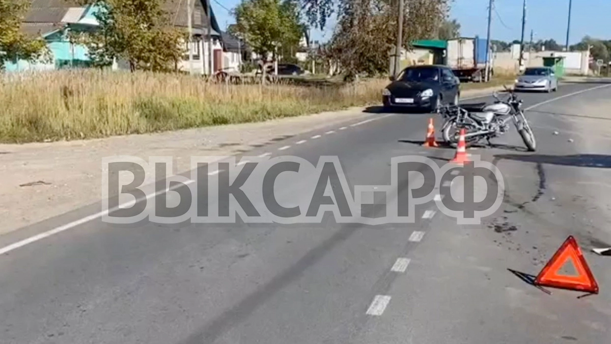 Пожилой водитель мопеда без прав и шлема устроил аварию с иномаркой в Выксунском районе