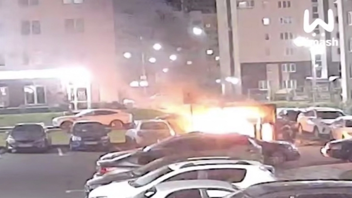 В Нижнем Новгороде пара подожгла мусорный бак и повредила чужую машину