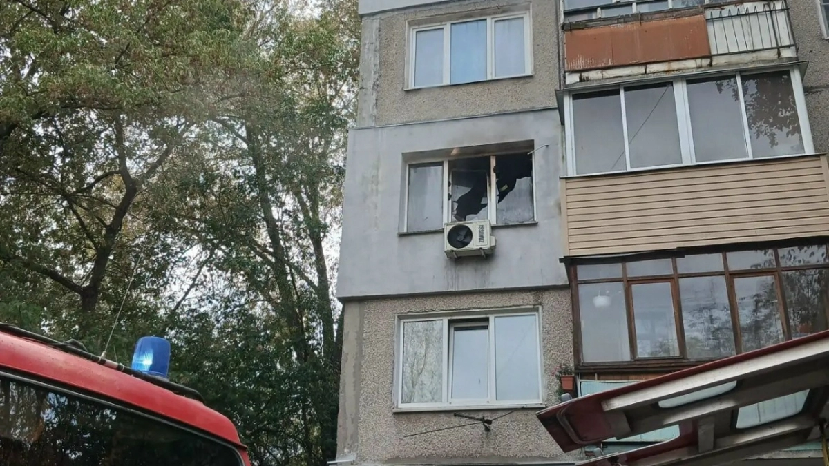 Восемь жильцов спасли пожарные из горящего дома в Нижнем Новгороде 
