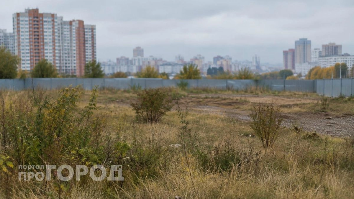 В историческом центре Нижнего Новгорода строительные заборы замаскируют под дерево