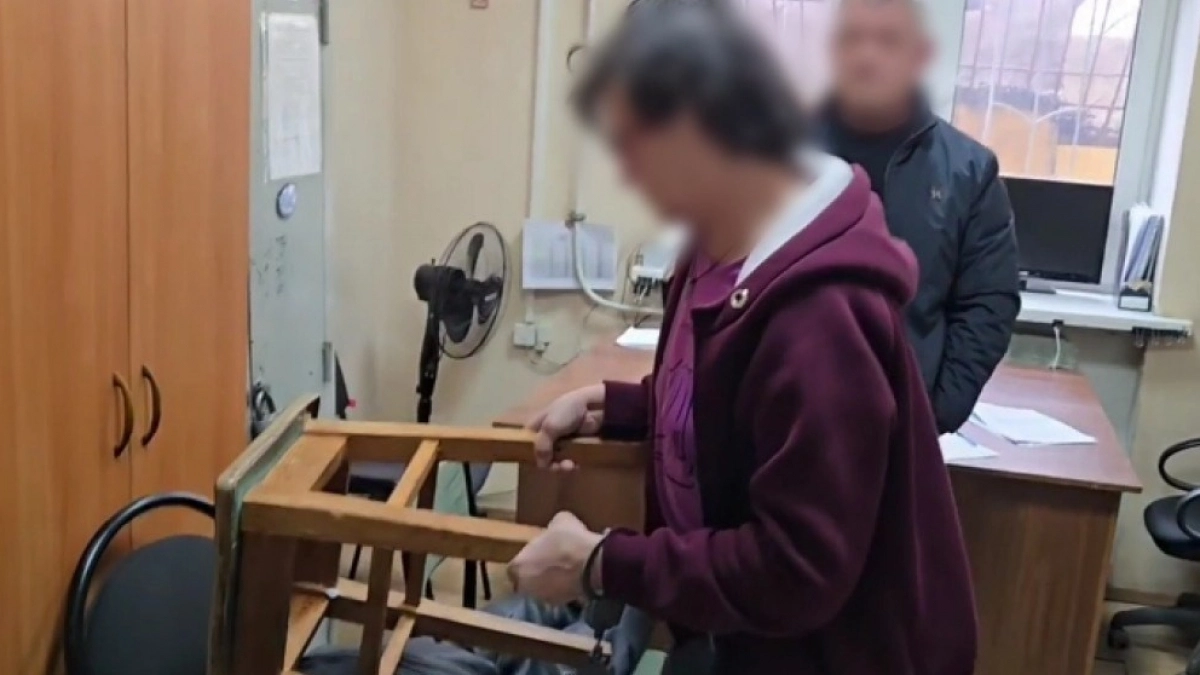 Жительницу Бору отправили в колонию за то, что она забила знакомого ножкой от табуретки