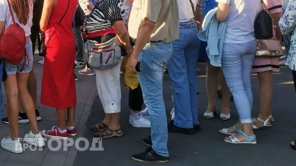 Десятки нижегородцев вышли к суду в поддержку дважды оправданного детского тренера