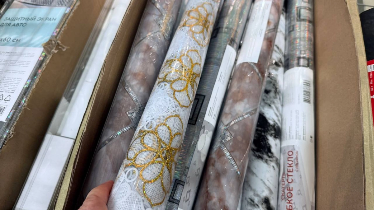 "Жидкое стекло" вместо скатерти урвала в Чижике: кухня сразу стала выглядеть свежее