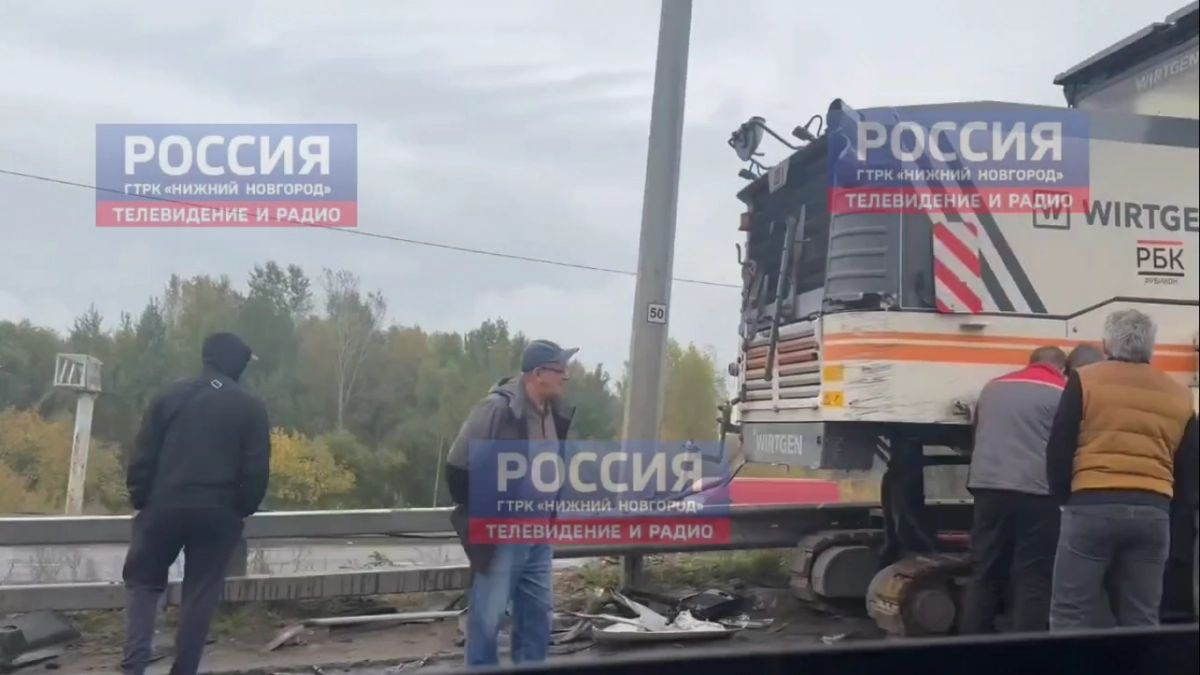 Водитель фуры погиб после столкновения с трактором на Борском мосту 