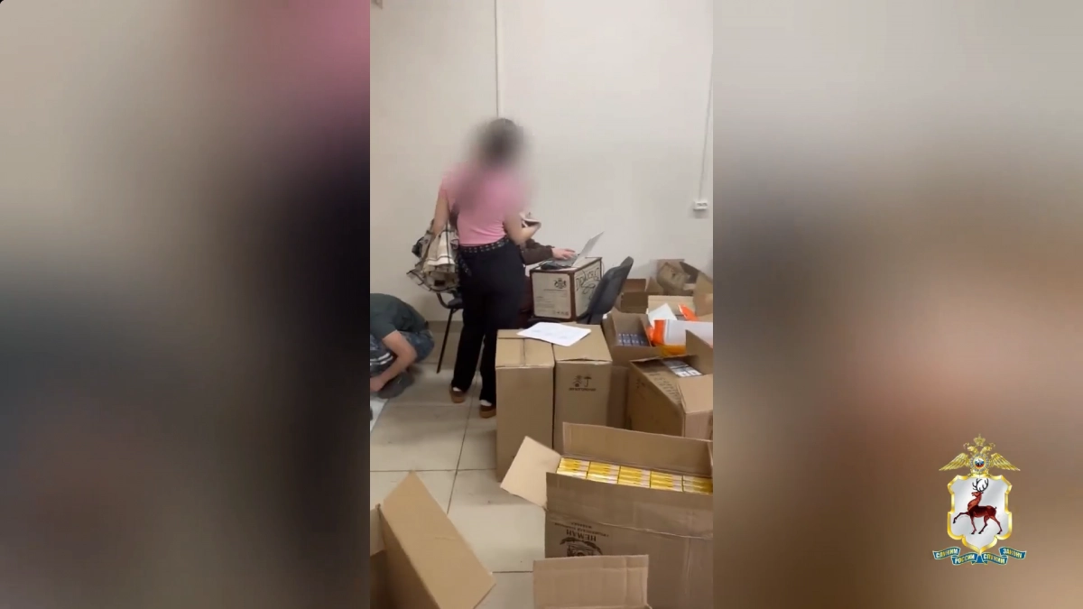Пенсионер из Дзержинска скопил на складе нелегальных сигарет на 28 млн рублей