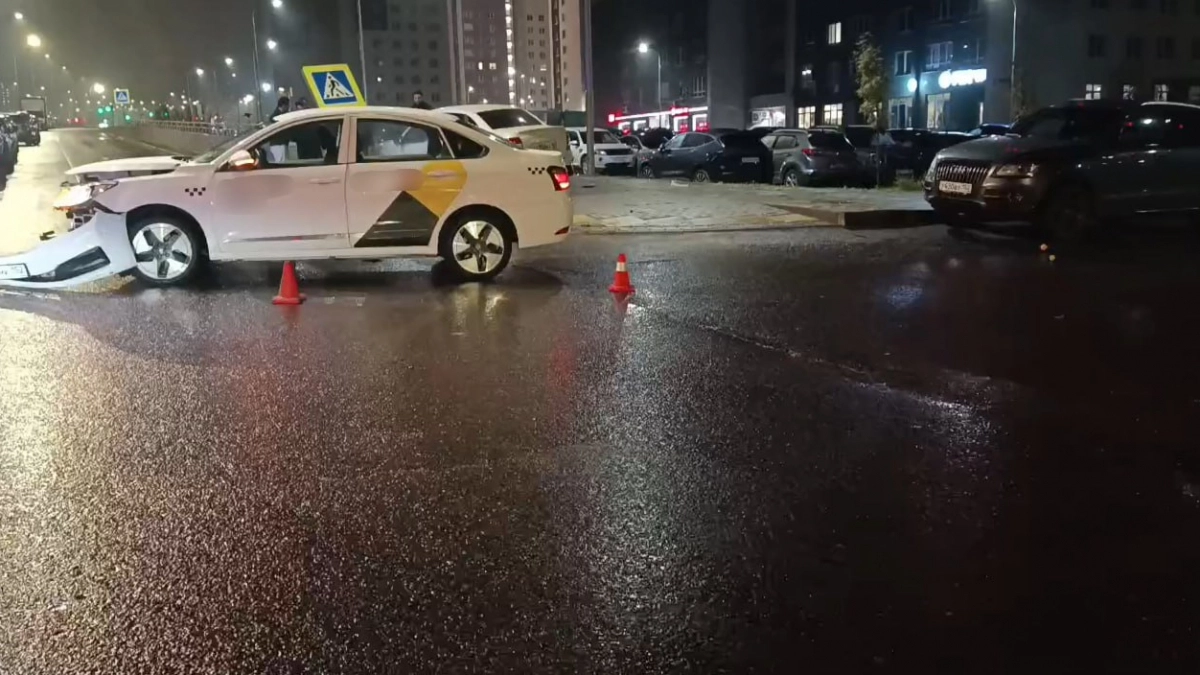 Электрокар снес такси в Нижнем Новгороде: ранена 20-летняя пассажирка
