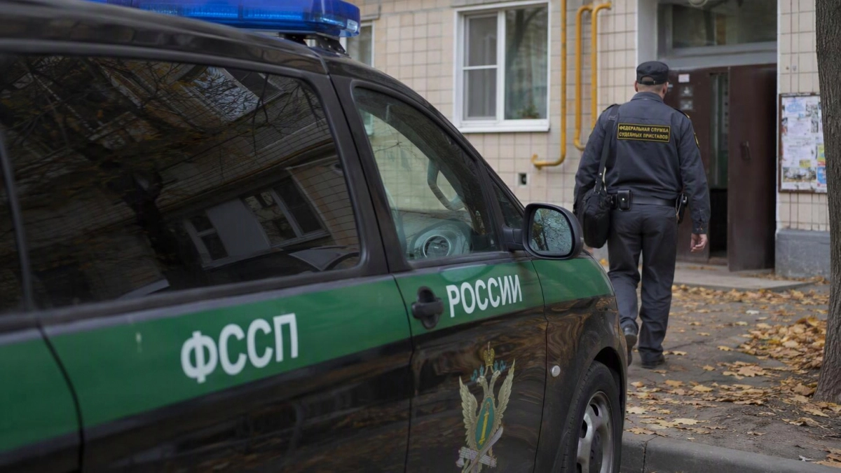 В Тоншаевском районе должница по алиментам спряталась в шкафу при долге 1,3 млн