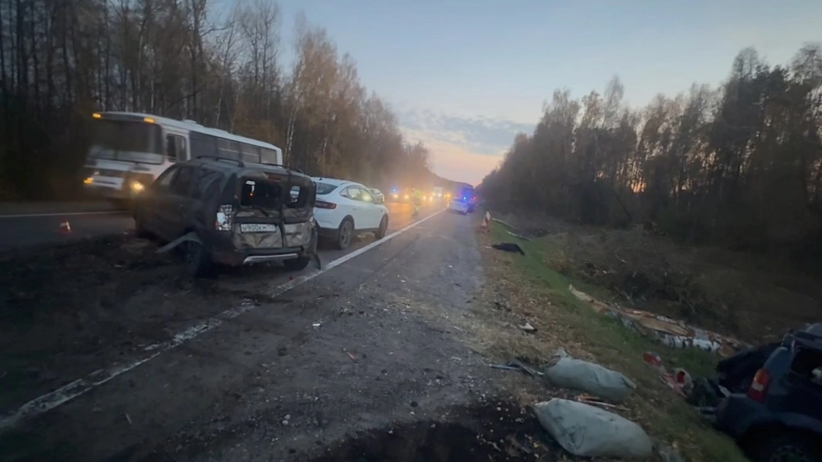 Фура разнесла три легковушки на реверсивном светофоре в Дальнеконстантиновском районе