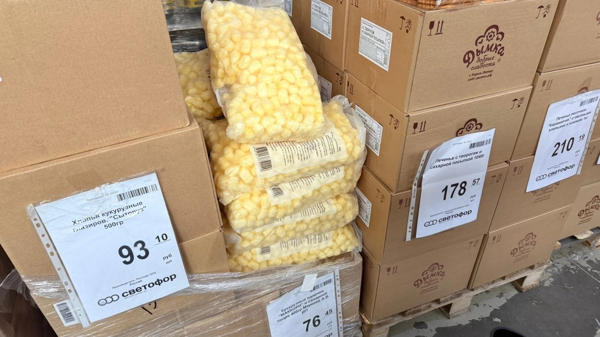 Беру кукурузные палочки в "Светофоре" охапками: нашла 4 способа превратить дешевый продукт в помощника дома и на даче