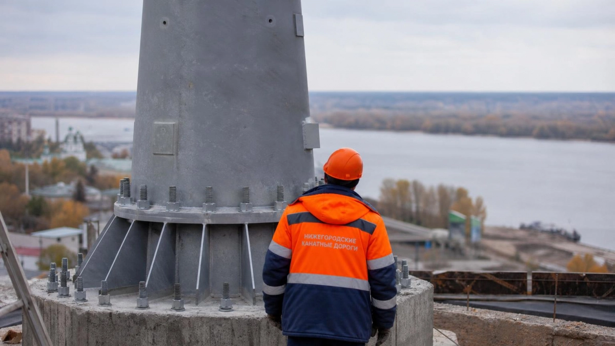 Для новой канатной дороги через Оку в Нижнем Новгороде установили восемь опор