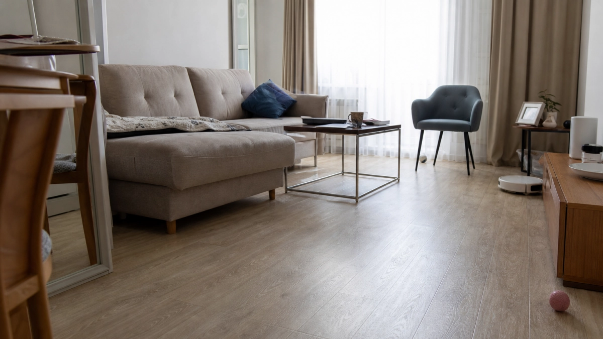 Ламинат — вчерашний день: бюджетная замена досок – стелим в один слой, а пол теплющий